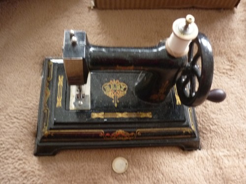 Ancienne machine coudre - À,
