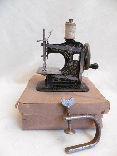 Petite machine coudre - machine,